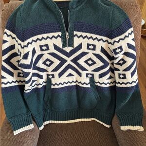 American Eagle Outfitters Men's Green and White Patterned heavy sweater.